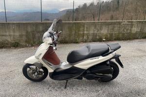 Piaggio Beverly 350 Sport Touring