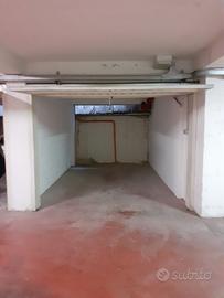 Garage via Triumvirato