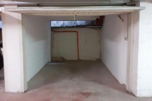 Garage via Triumvirato