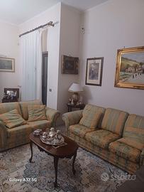 n 2 divani  3 posti e 2 posti
