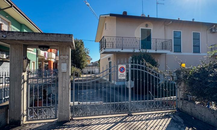 Casa indipendente - Giulianova Zona Colleranesco