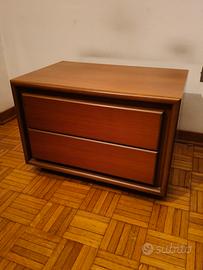 due comodini in legno 
