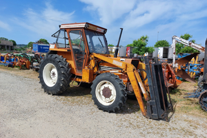 Trattore fiat 680 dt con pala