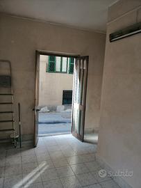 Alpignano Centro Storico - Locale 16 mq con serviz