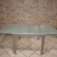 tavolo in vetro temperato più 4 sedie 