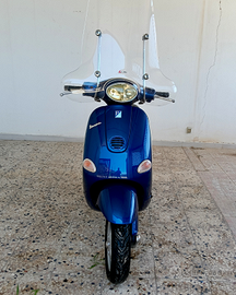 Vespa ET4. 125