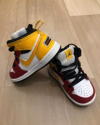 scarpe Nike Jordan modello DJ0335-067 bianco/rosso