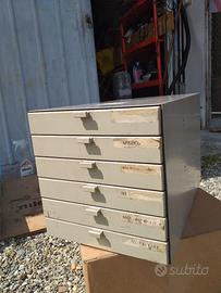 Cassettiera industriale vintage
