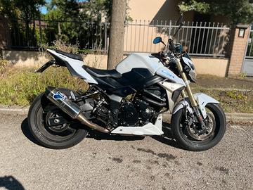 Suzuki gsr 750