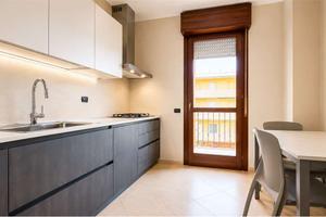 Trilocale con balconata su tre lati