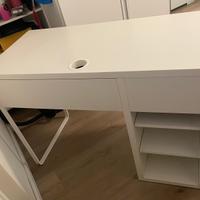 Scrivania in legno/ferro come nuova