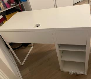 Scrivania in legno/ferro come nuova