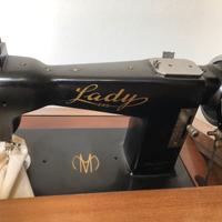 Mobile art deco con macchina da cucire