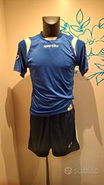 13 completi mute calcio kit maglia e pantaloncino 