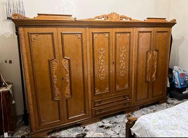 Elegante armadio classico in legno massello