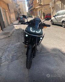 Moto Honda Africa Twin 1100.