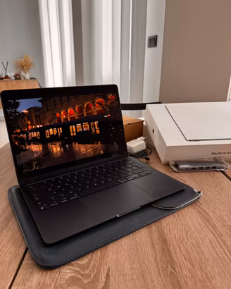 Macbook Air M2 (2022) pari al NUOVO