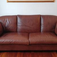 divano letto in pelle marrone