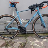 bici gravel cube nuroad race