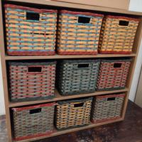 2 mobiletti in legno - a giorno e con cestini