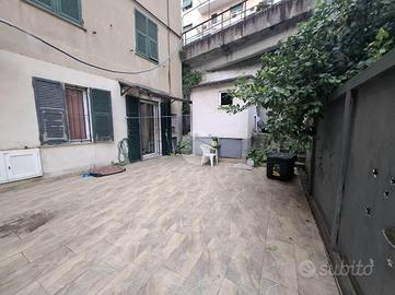 5 LOCALI A GENOVA