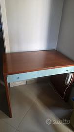 Scrivania in legno