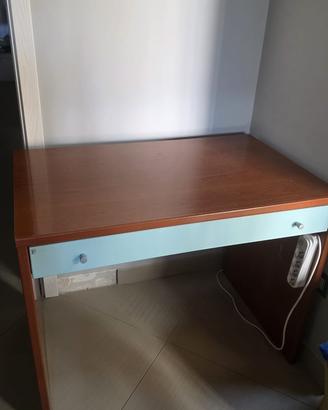 Scrivania in legno
