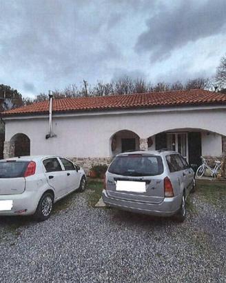 Immobile in asta di 519 m² con 5 locali e box auto