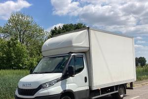 Iveco daily 35c16 del 2020 con sponda idraulica