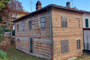 INDIPENDENTE 2 livelli giardino garage Mombaroccio