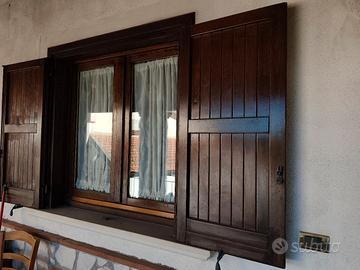 finestra in legno massello castagno 