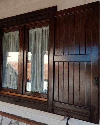 finestra in legno massello castagno 