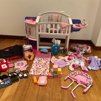 Culla, vestiti e accessori per bambole
