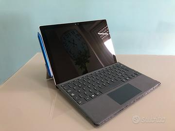 Surface pro 4 con tastiera custodia e accessori