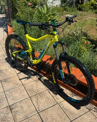 GIANT LTD 2017 Full suspension