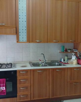 Cucina in legno+ frigo