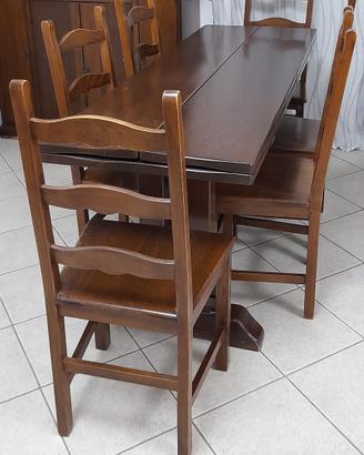 Tavolo in legno massello estendibile con 6 sedie