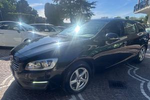VOLVO V60 1.6 D2 R-design Momentum