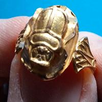 Anello in oro con scarabeo