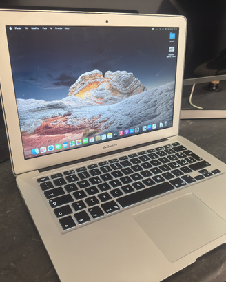 MacBook Air 13” – Batteria NUOVA (70 cicli) –