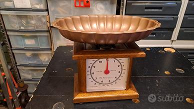 Bilancia da cucina in legno e rame antica