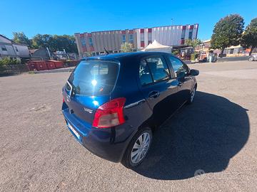 toyota yaris 1.0 Sol 5 porte
