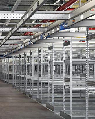 Scaffalatura in metallo per magazzino marca ROSSS