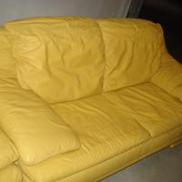 DIVANO IN PELLE GIALLO