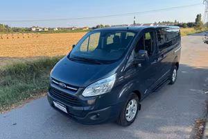 Ford Tourneo Custom 8 posti allestimento Titanium