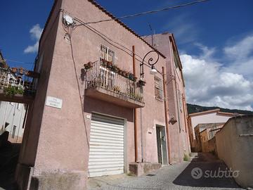 Casa indipendente a Oliena