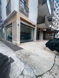 Negozio 4 vetrine in Via Ludovico Ariosto