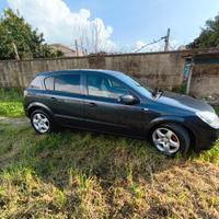 macchina Opel Astra 