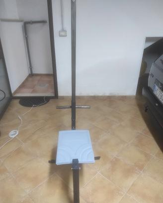 Attrezzo dorsali-gambe