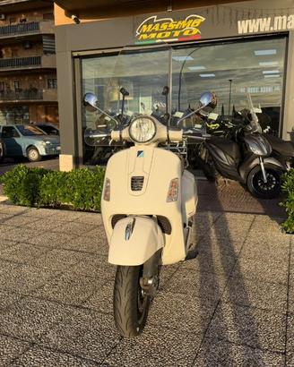 PIAGGIO Vespa GTS 300 Super TUTTO INCLUSO ANCHE